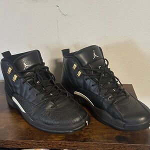 Jordan Men's Black and Gold Sneakers